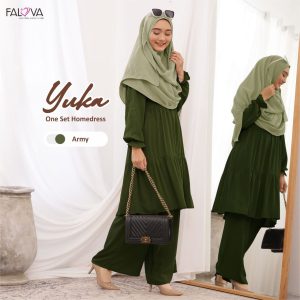 Yubka va shaffof külotlar